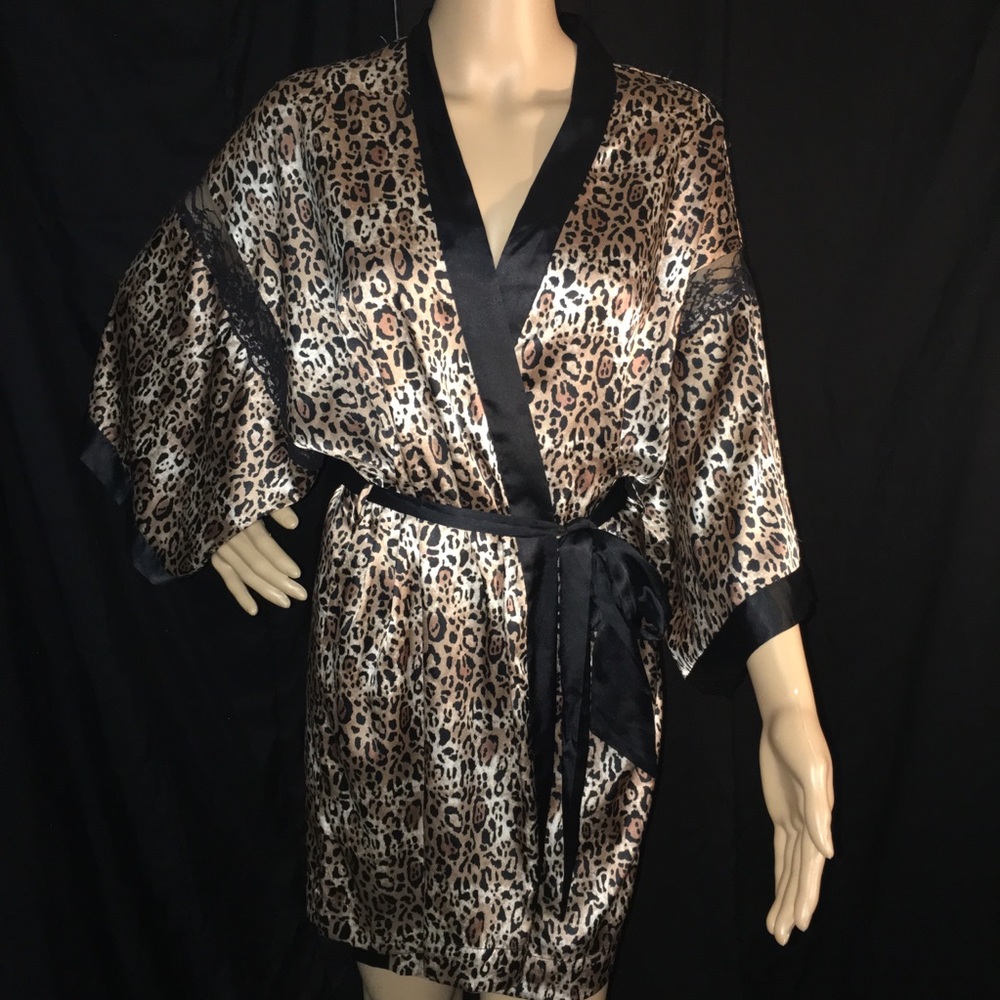 Victoria’s Secret Kimono Robe - Picture 5 of 8